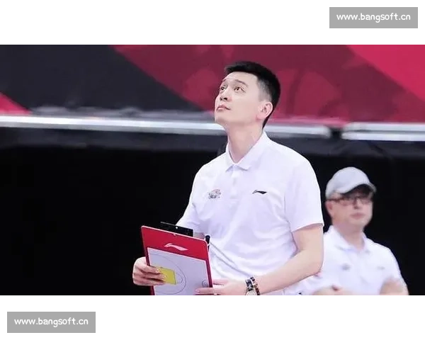 辽宁男篮夏训正式启动！杨鸣治军严苛 + 形象亮眼，弗格离队后内线重建迫在眉睫