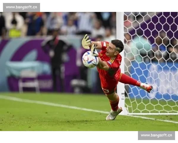 大马丁自荐加盟曼联！4000 万镑转会费曝光，阿根廷门神铁心投红魔