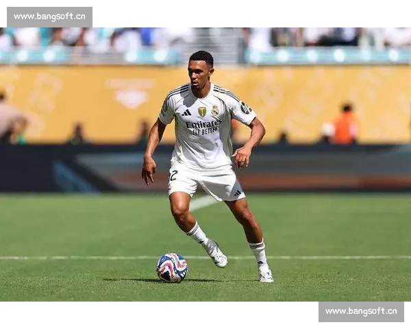 攻防失衡！阿诺德皇马首秀 5 次对抗仅 1 胜，12 次丢球权成隐患