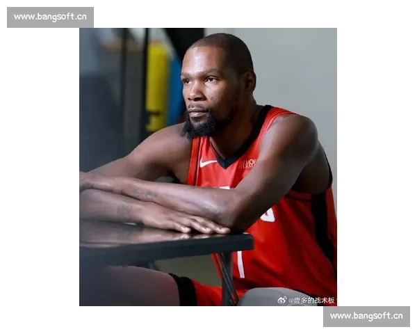 杜兰特巴黎街头即兴练球:铁塔下的篮球诗人